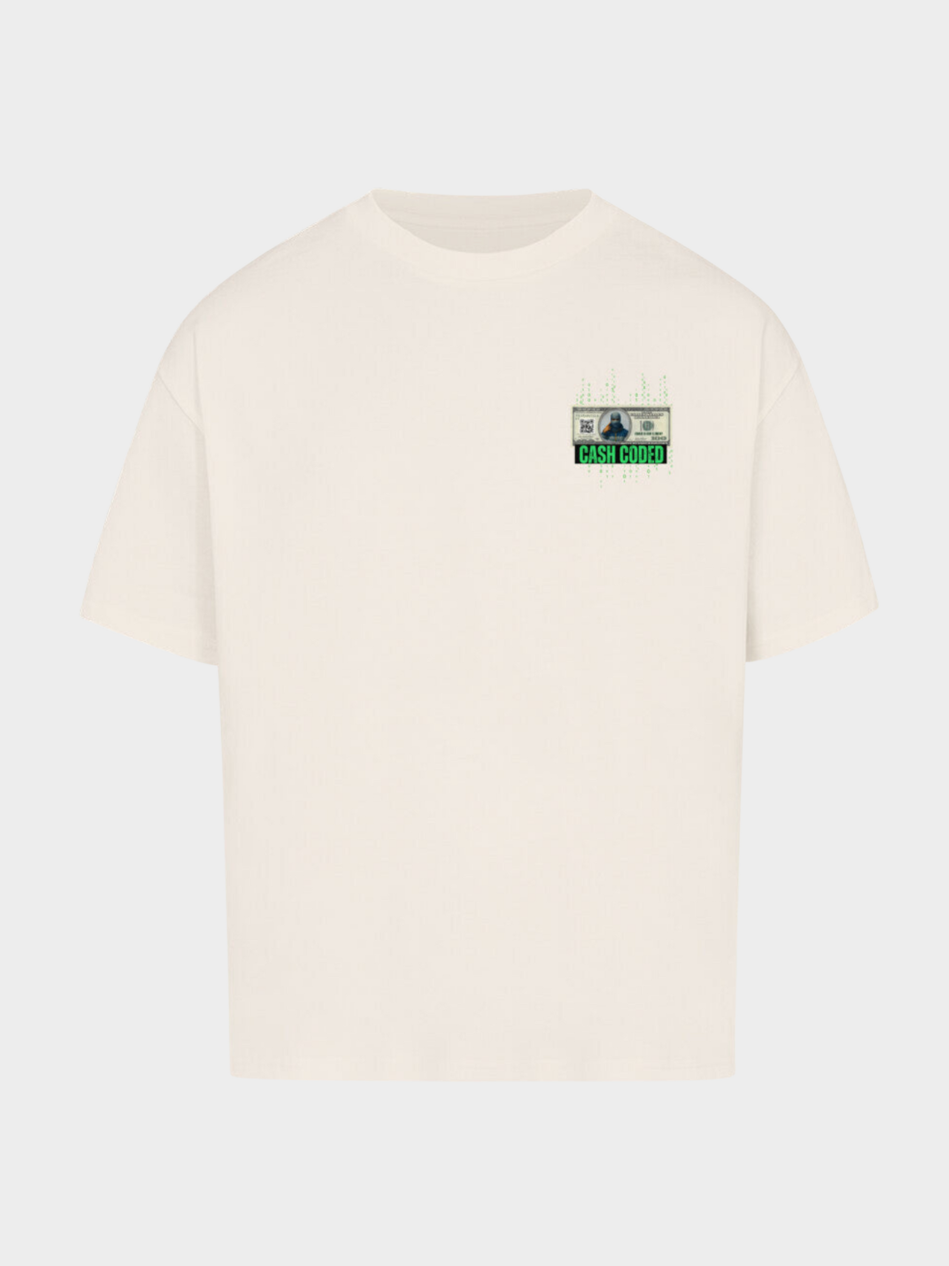 Vyfinity Cash Coded T-Shirt in Weiß mit kleinem Frontprint links auf der Brust: Geldschein mit grünem Schriftzug „Cash Coded“ und dezenten digitalen Binärcode-Elementen.