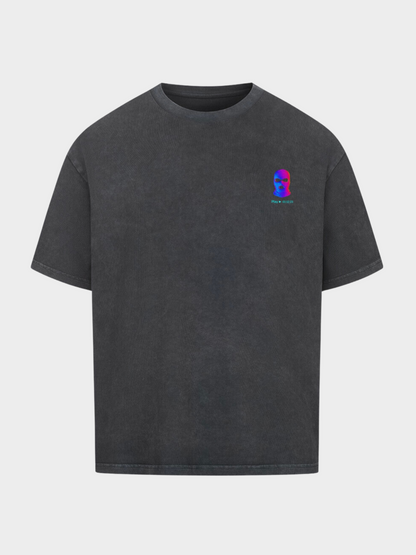 Vyfinity City Noise T-Shirt in Vintage Black, Oversize Fit, Frontansicht. Schwarzes Washed-Look Shirt mit kleinem farbigem Balaclava-Logo-Print auf der Brust. Urban Streetwear im Retro-Style.