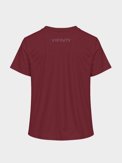 Vyfinity Classic T-Shirt in Bordeauxrot, Rückansicht mit kleinem Vyfinity Logo im Nackenbereich. Minimalistisches Damen Basic-Shirt aus Baumwolle für Streetwear und Casual Looks.