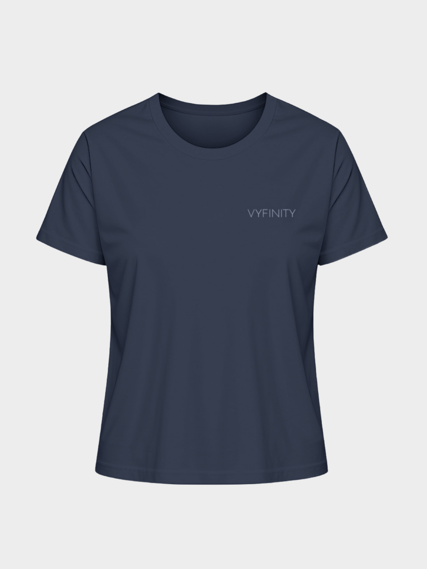 Vyfinity Classic T-Shirt in Navy Blau, Vorderansicht mit kleinem dezentem Vyfinity Logo auf der linken Brustseite. Schlichtes Damen Basic-Shirt für Streetwear, Freizeit und Casual Outfits.