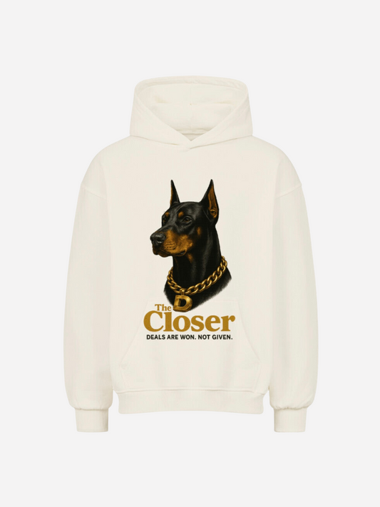 Vyfinity Hoodie in Weiß mit großem Frontprint – Dobermann mit goldener Kette und Schriftzug „The Closer – Deals are won, not given“, stylischer Unisex Kapuzenpullover.