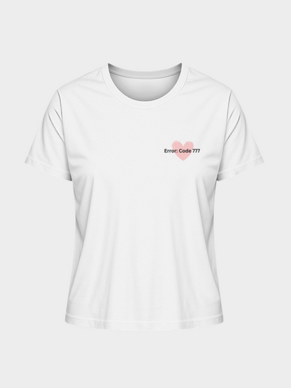 Vyfinity Edge of Time T-Shirt in Weiß, Vorderseite. Minimalistisches Herz-Motiv mit Schriftzug „Error: Code 777“ auf der Brust. Schlichtes Urban Streetwear Design für Damen.