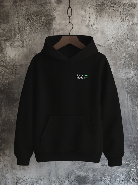 Schwarzer Vyfinity „Focus Mode“ Hoodie mit minimalistischem Frontprint – gemütlicher Kapuzenpullover für Arbeit, Studium und entspannte Streetwear-Outfits.