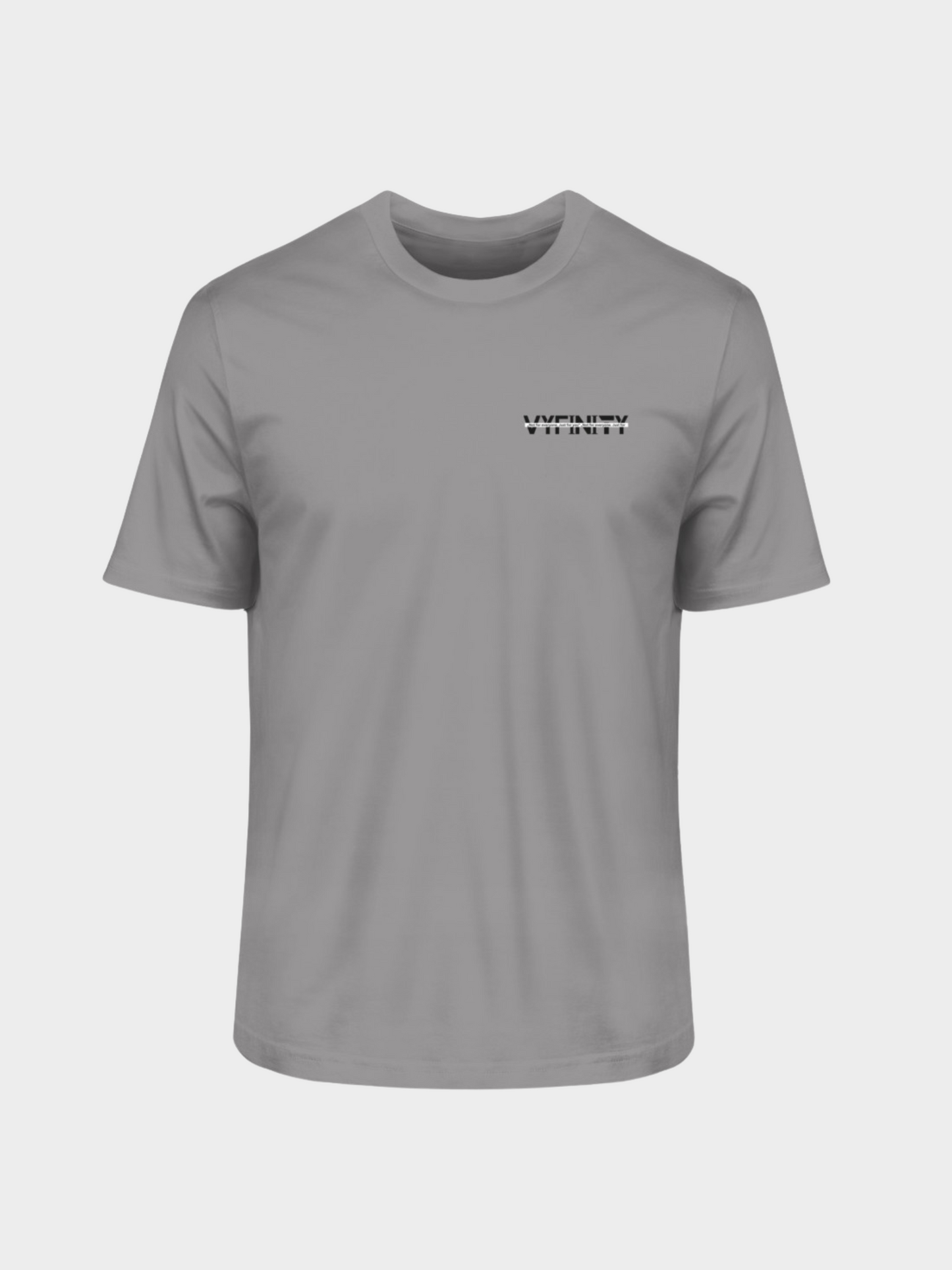 Vyfinity Oversize T-Shirt in Grau mit kleinem schwarzen Logo-Print auf der Brust. Minimalistisches Design, urbaner Streetwear-Style, perfekt kombinierbar für Alltag und Freizeit.