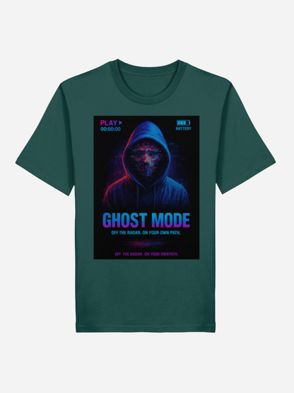 Vyfinity Ghost Mode T-Shirt in Dunkelgrün mit futuristischem Hoodie-Design, glitch-effect Gesicht und Slogan „Ghost Mode – Off the Radar. On Your Own Path.“.