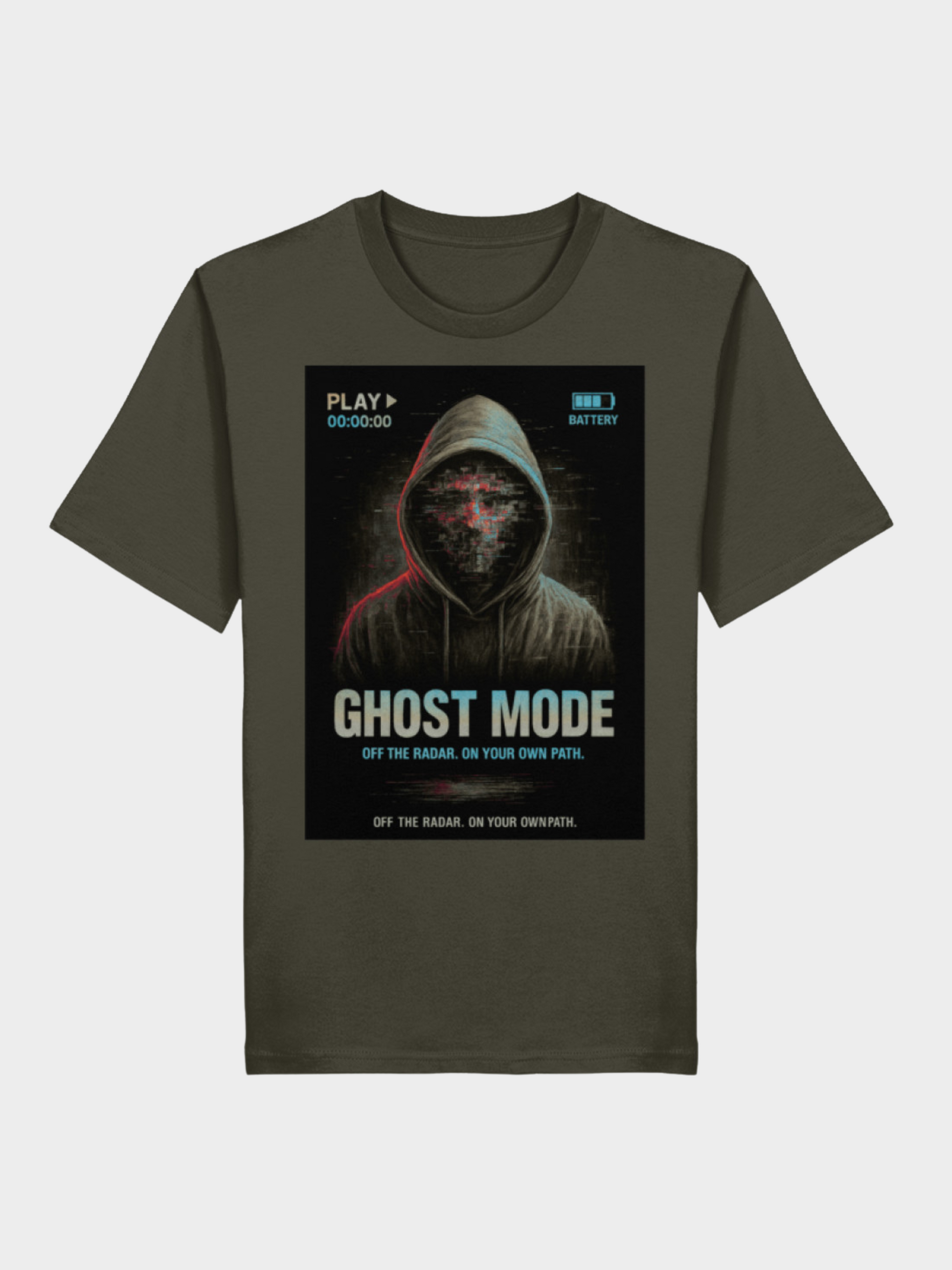 Vyfinity Ghost Mode T-Shirt in Dunkeloliv mit futuristischem Kapuzen-Glitch-Print. Statement-Design „Ghost Mode – Off the Radar. On Your Own Path.“ – urbaner Streetwear-Style in Military-Optik.