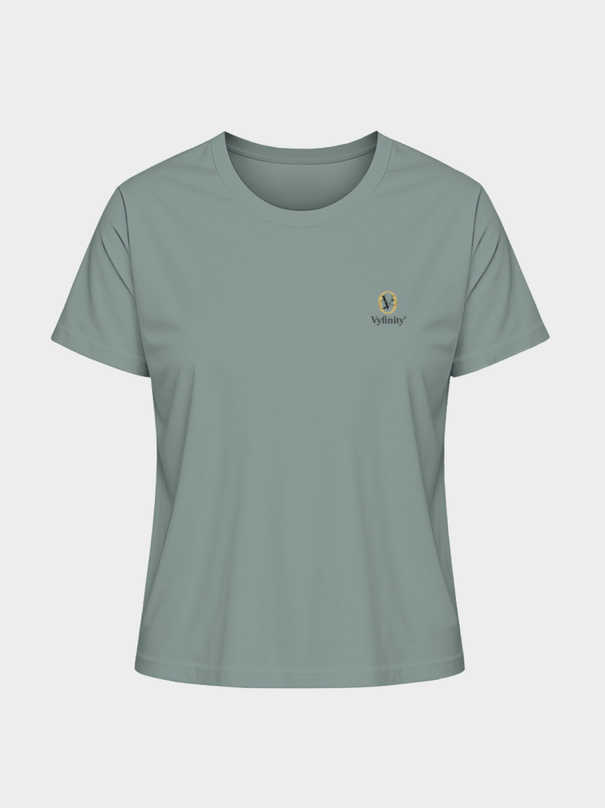 Vyfinity T-Shirt in Dusty Green mit kleinem gold-schwarzen Logo-Emblem auf der Brust. Dezentes und luxuriöses Branding für einen edlen Look.
