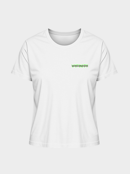 Vyfinity Logo T-Shirt in Weiß, Vorderansicht. Minimalistisches Streetwear-Shirt mit kleinem Neon-Grün Logo-Print auf der linken Brust. Urbaner Style mit modernem Statement-Look.