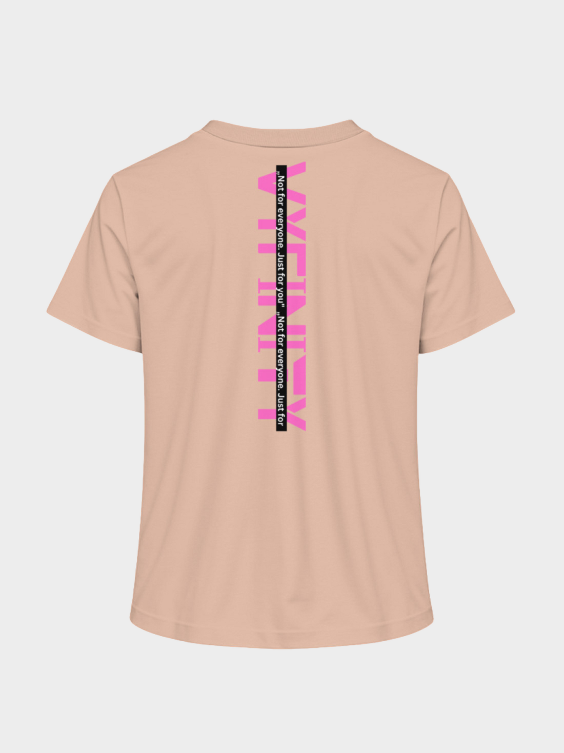 Vyfinity Logo T-Shirt in Beige mit großem vertikalen Rückendruck in Pink und schwarzem Schriftzug "Not for everyone. Just for you." Moderner Streetwear-Look.