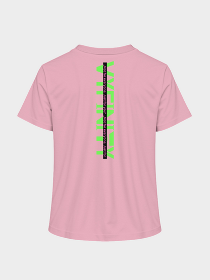 Vyfinity Logo T-Shirt in Rosa, Rückansicht. Auf dem Rücken befindet sich ein vertikal verlaufendes Vyfinity-Logo in Neon-Grün mit schwarzem Balken und dem Slogan „Not for everyone. Just for you.“. Modernes Streetwear-Design.