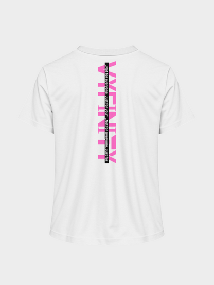 Vyfinity Logo T-Shirt in Weiß mit großem vertikalen Rückenprint in Pink und Schwarz. Moderner Streetwear Style mit markantem Statement-Design.