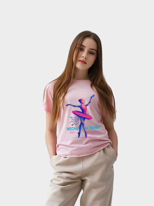 Vyfinity Mechanical Grace T-Shirt in Rosa, Vorderseite. Stylischer Print mit futuristischer Cyborg-Ballerina im pinken Tutu, kombiniert mit dem Schriftzug „Mechanical Grace – She’s Engineered for Elegance“. Moderne Streetwear mit künstlerischem Touch.