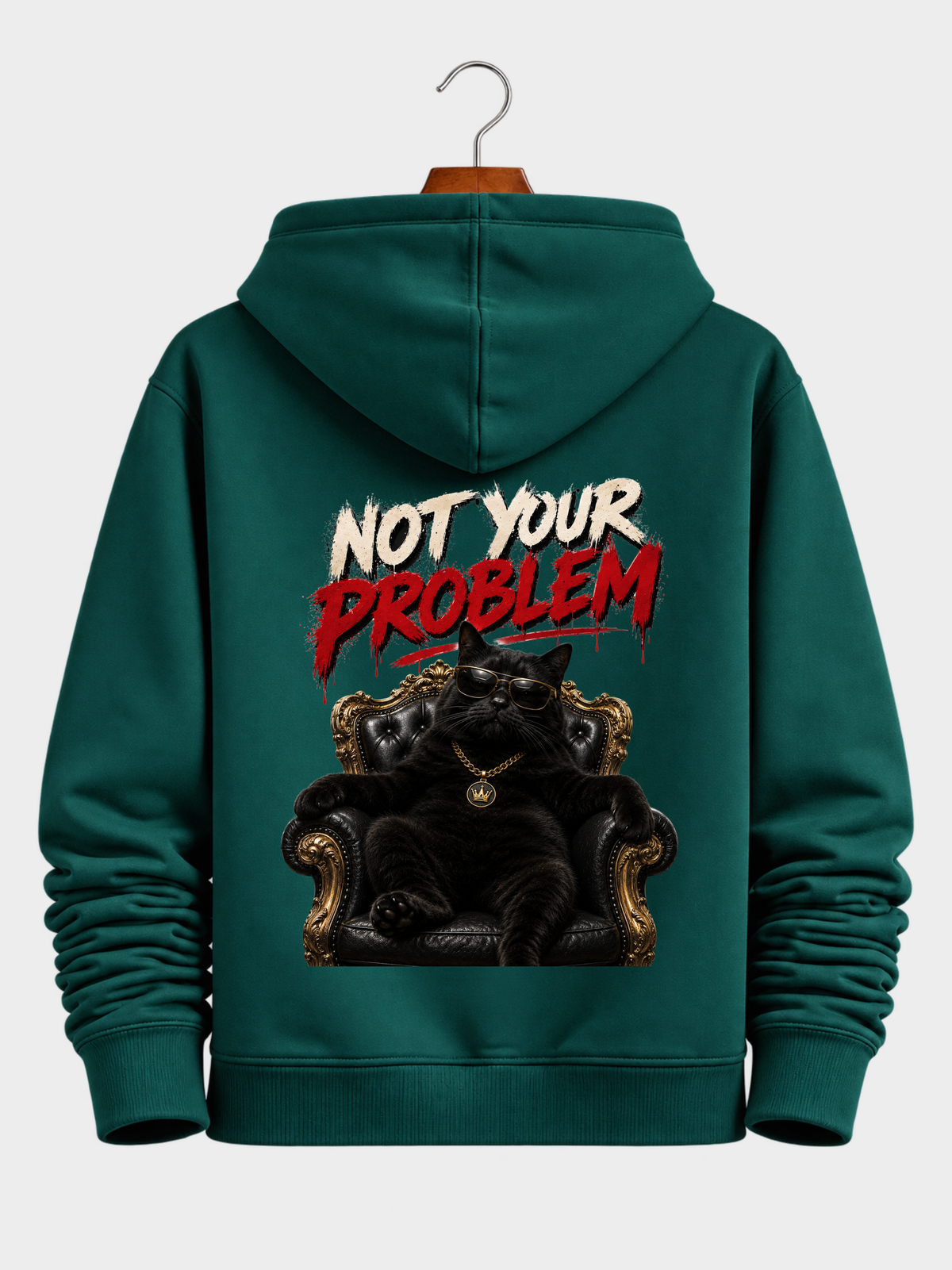 Dunkelgrüner VYFINITY Not Your Problem Cruiser 2.0 Hoodie 350 GSM Rückansicht mit großem Katzen-Thron-Backprint auf Holzkleiderbügel