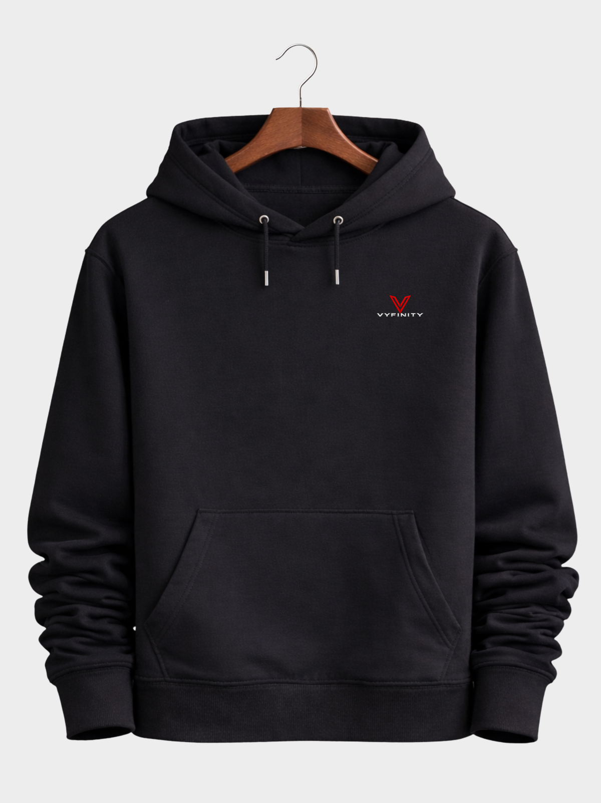 Schwarzer VYFINITY Not Your Problem Cruiser 2.0 Hoodie 350 GSM Frontansicht mit kleinem rot-weißem VYFINITY Brustlogo auf Holzkleiderbügel