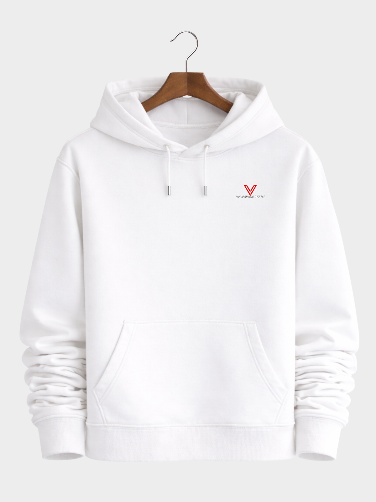 Weißer VYFINITY Not Your Problem Cruiser 2.0 Hoodie 350 GSM Frontansicht mit kleinem rot-weißem VYFINITY Brustlogo auf Holzkleiderbügel