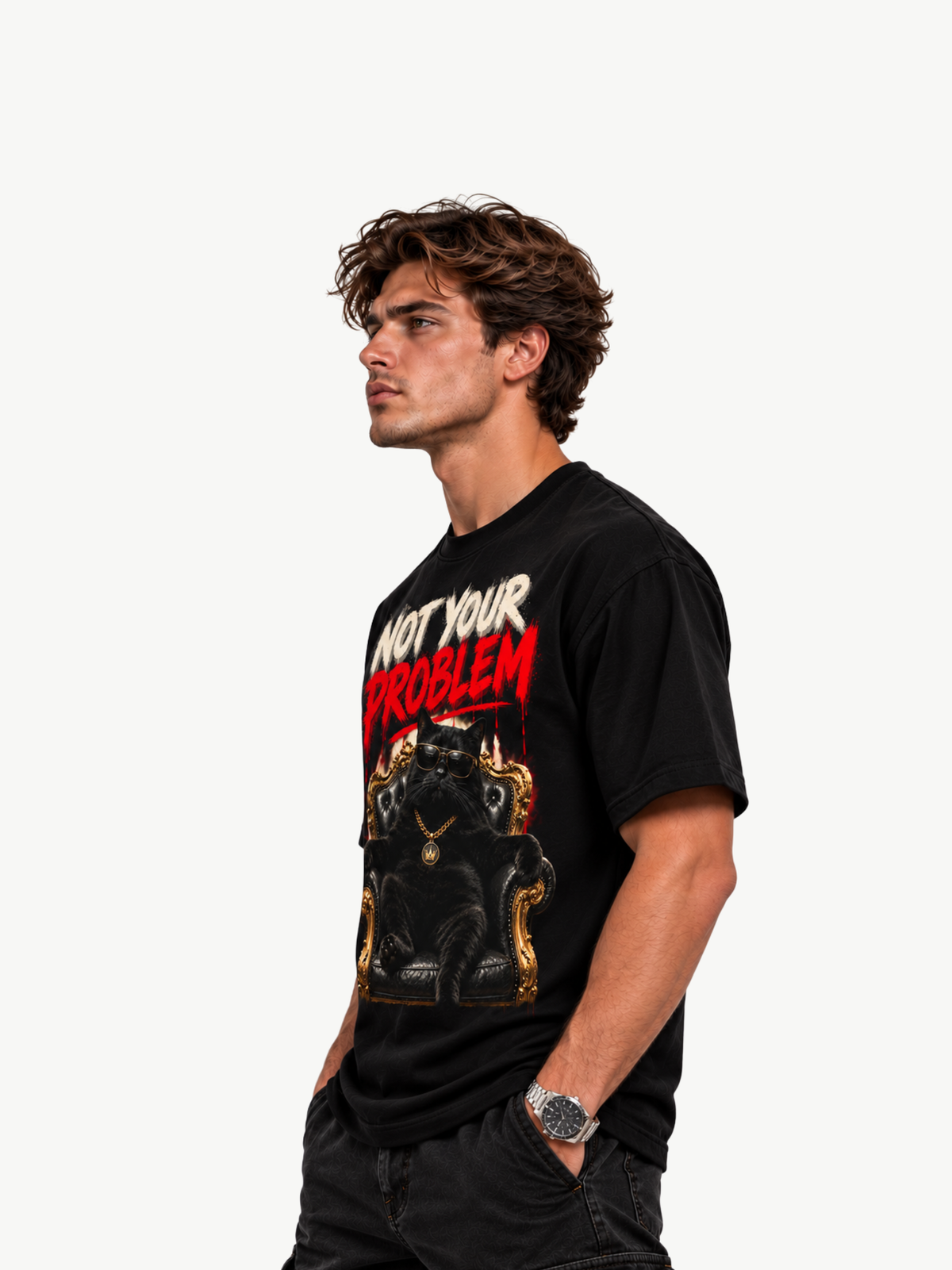 Männliches Model trägt das schwarze VYFINITY Not Your Problem Heavy T-Shirt 215 GSM mit großem Frontprint in Seitenansicht