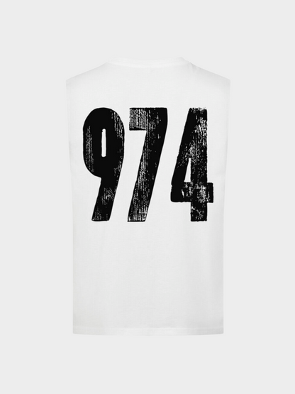 Vyfinity Omertà Tanktop in Weiß – Unisex Streetwear Gym Sommer Tanktop mit großem 974 Backprint