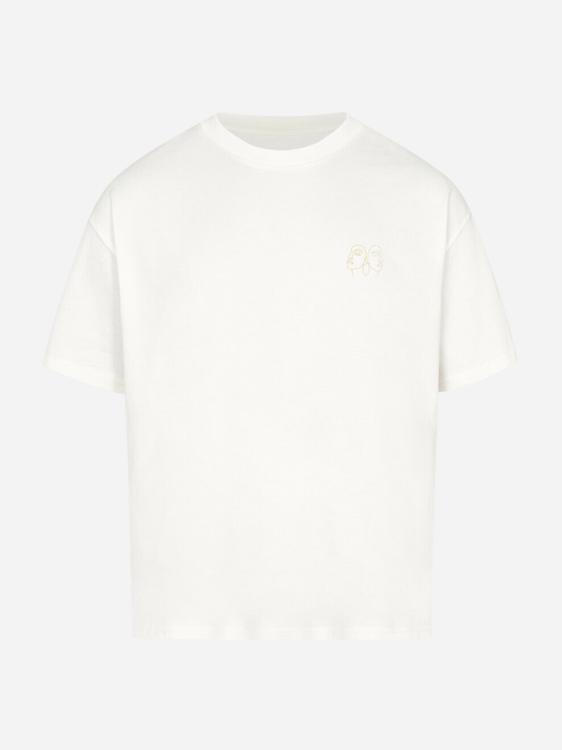 Vyfinity Oversize T-Shirt in Weiß mit kleinem Line-Art Logo auf der Vorderseite. Minimalistisches Unisex Streetwear Shirt im modernen Oversized Fit, ideal für Urban Fashion Styles.