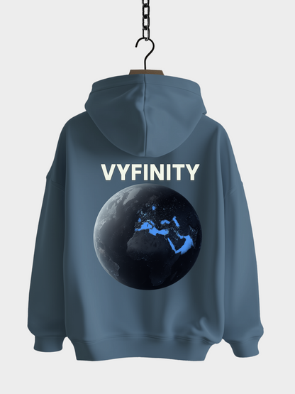 Vyfinity Planet Hoodie in Farbe Stargazer mit großem Erde-Motiv und leuchtenden Kontinenten auf dem Rücken, modernem Rückenprint und Streetwear-Design – Unisex Kapuzenpullover im Oversized-Look