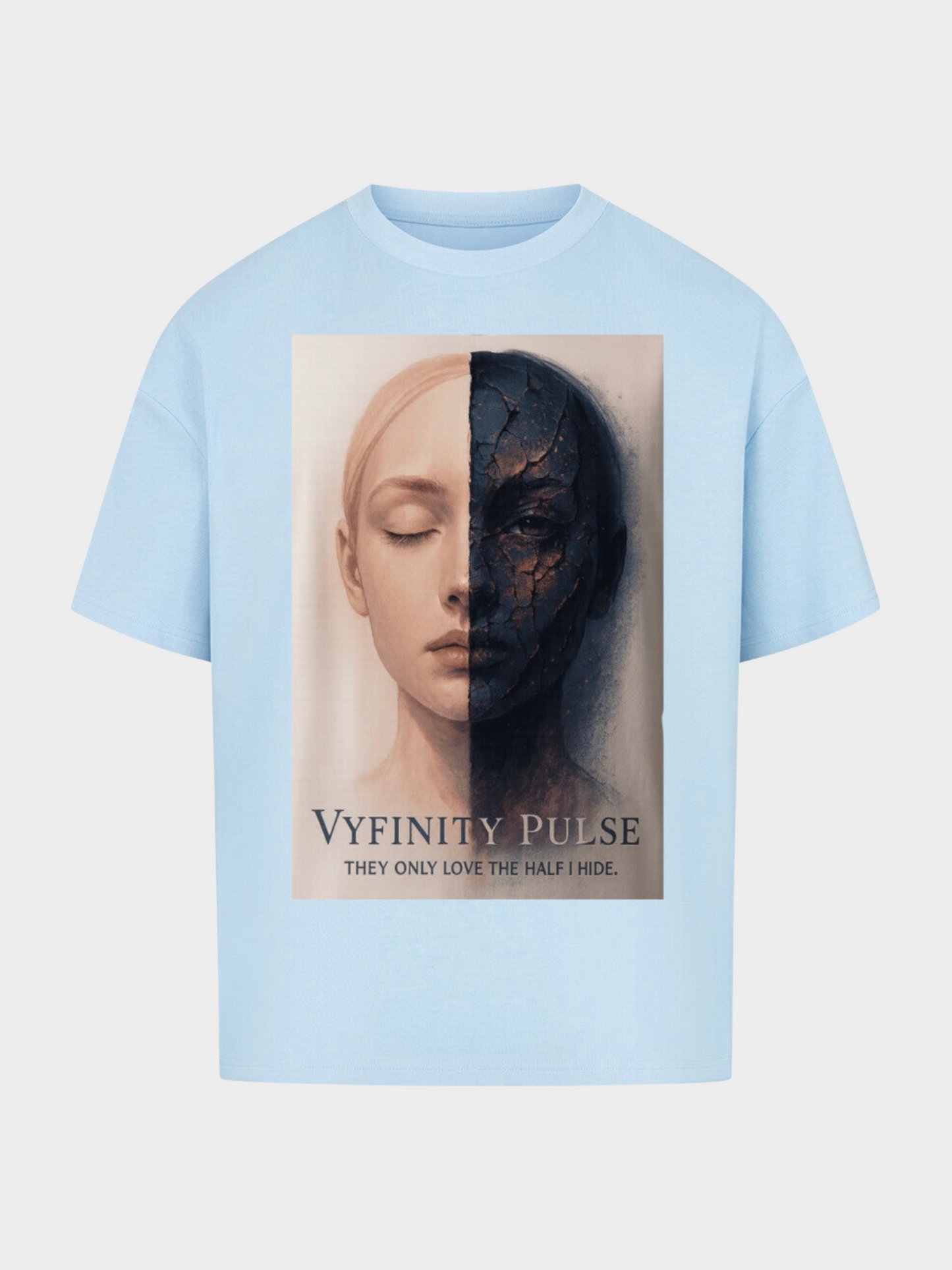 Vyfinity Pulse Oversized T-Shirt Hellblau mit Kunst-Print Halbgesicht Frau Design Frontansicht