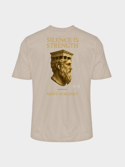 Vyfinity Pulse T-Shirt in Desert Dust mit großem Rückenprint „Silence is Strength – Move in Silence“ und antikem Kopf in Gold