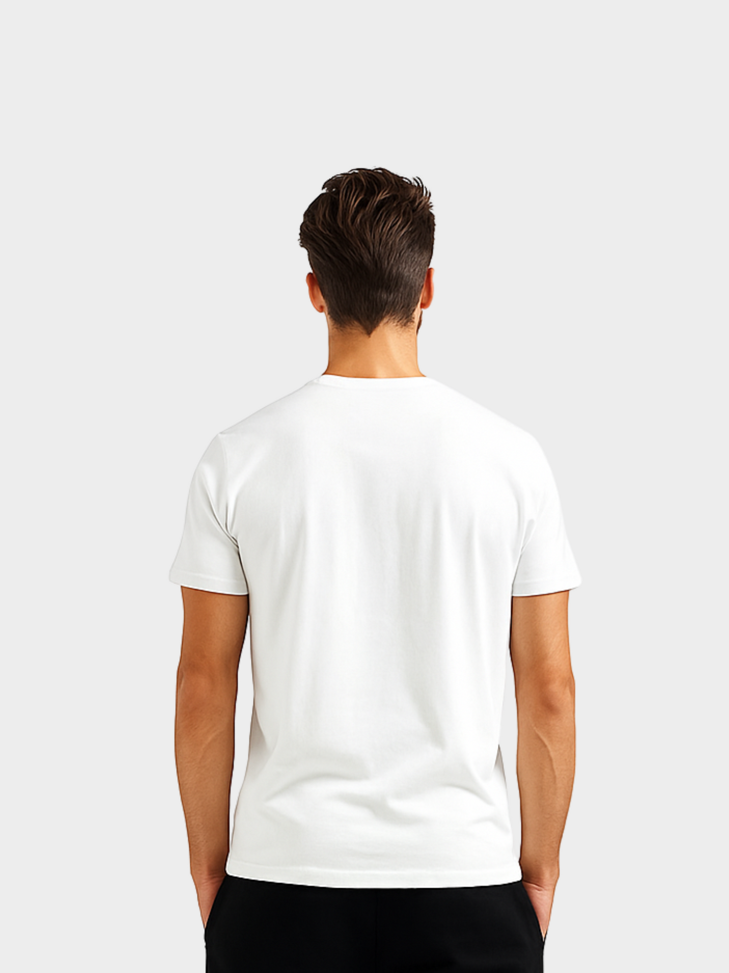 Vyfinity Reflection Error T-Shirt Rückseite in Weiß. Minimalistisches Design ohne Aufdruck auf der Rückseite, hochwertiger Baumwollstoff, klassischer Schnitt. Urbanes Statement-Shirt mit futuristischem Front-Design.