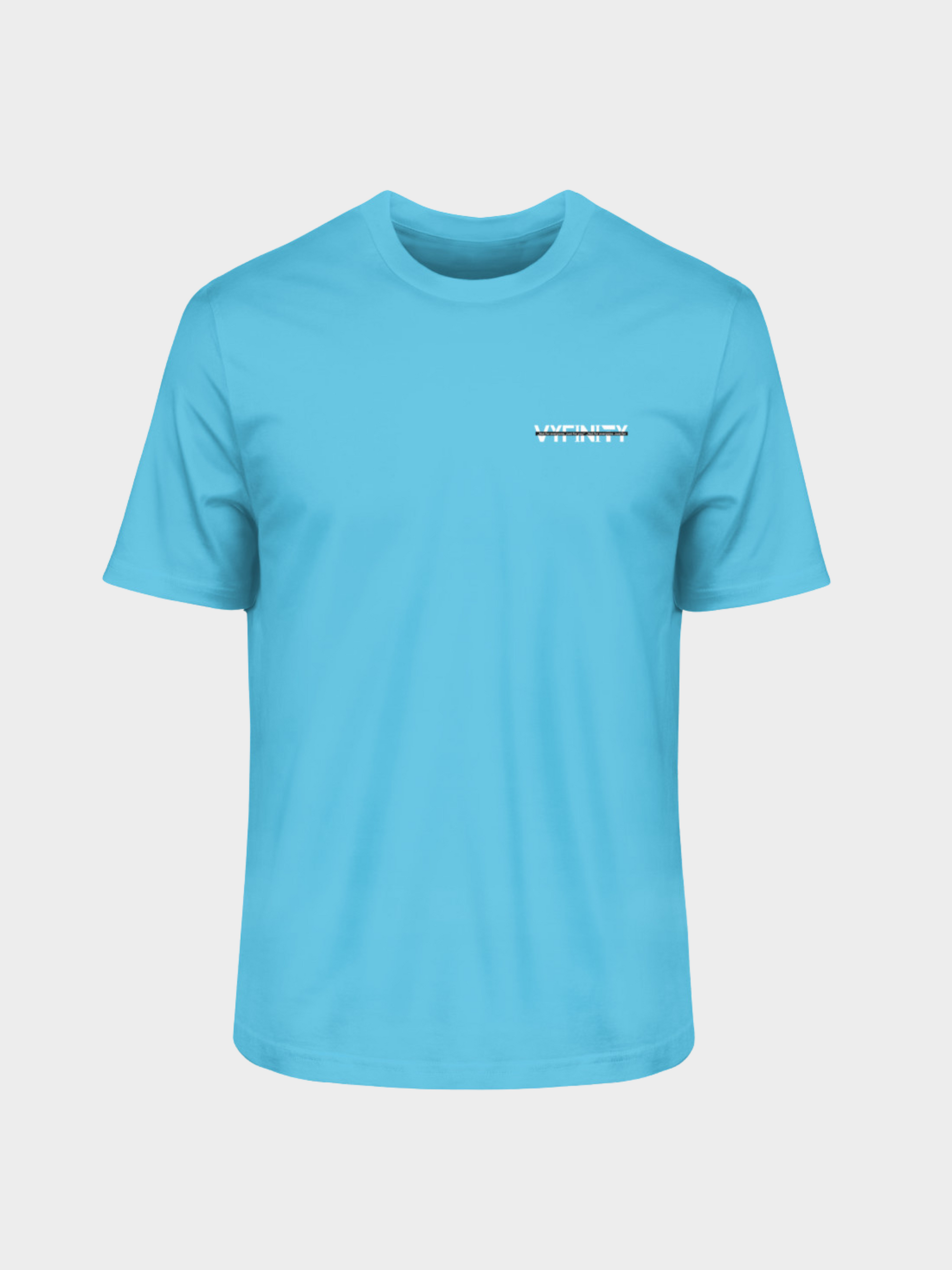 Vyfinity Oversize T-Shirt in Hellblau, Vorderseite mit kleinem weißen VYFINITY Logo auf der Brust. Modernes minimalistisches Streetwear Design, unisex.