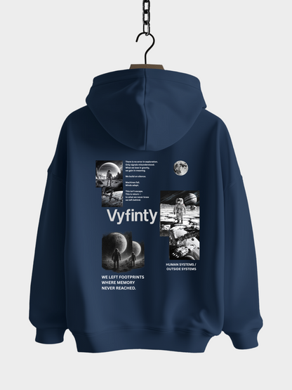 Vyfinity Space Hoodie in Farbe French Navy mit großem Weltraum- und Astronautenmotiv auf dem Rücken, modernem Backprint und futuristischem Design – Unisex Streetwear im Oversized-Look