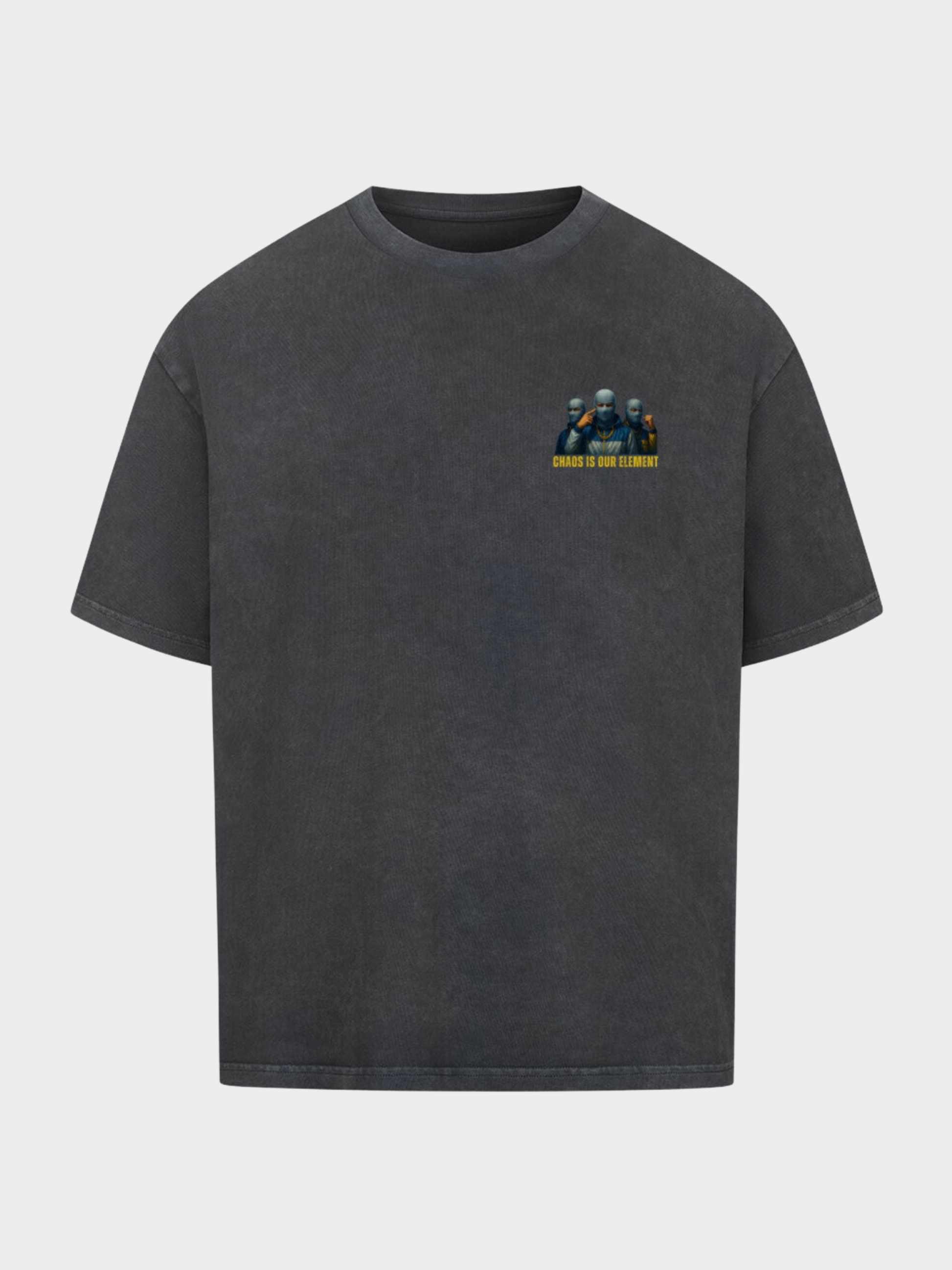 Vyfinity Storm Crew T-Shirt in Vintage Anthrazit, Vorderseite. Kleiner Brustprint mit drei maskierten Figuren und gelber Aufschrift „Chaos is our Element“. Streetwear im urbanen Look.