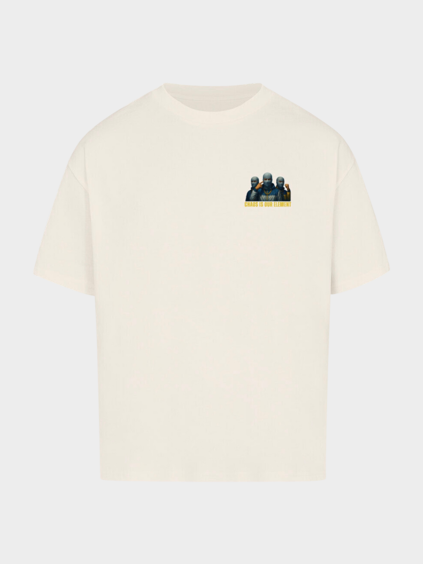 Vyfinity Storm Crew T-Shirt in Weiß, Vorderseite. Kleiner Brustprint mit drei maskierten Figuren und gelber Aufschrift „Chaos is our Element“. Urban Streetwear Statement im minimalistischen Look.