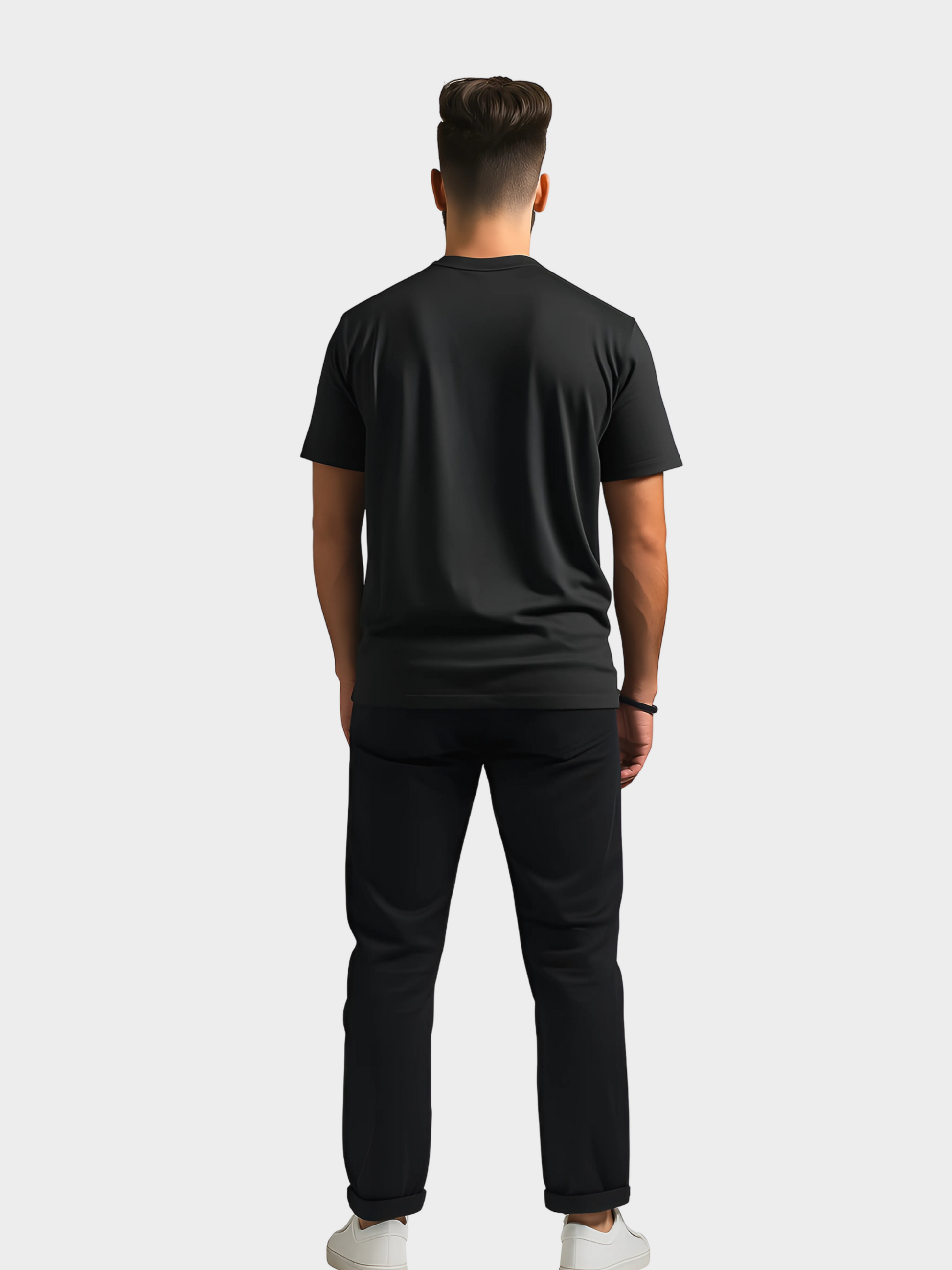 Vyfinity T-Shirt in Schwarz, Rückansicht ohne Print. Minimalistisches Streetwear Basic für Herren mit schmalem Fit, kombiniert mit weißen Sneakers und schwarzer Hose.
