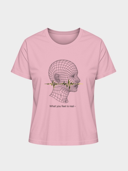 Pinkfarbenes Vyfinity T-Shirt mit futuristischem Linienkopf, gelbem Soundwave-Design und dem Spruch „What you feel is real –“. Modernes Streetwear Graphic Tee mit auffälligem Motiv.