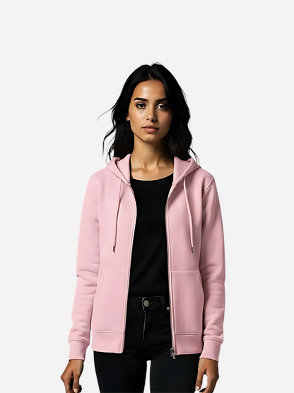 Damen Zipper Hoodie in Rosa, mit Kapuze, Kordeln und Reißverschluss, getragen über schwarzem Shirt, Frontansicht.